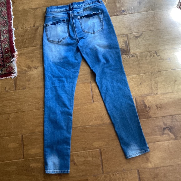 Mudd Embroidered skinny jeans 7  & Bonus - Picture 5 of 9